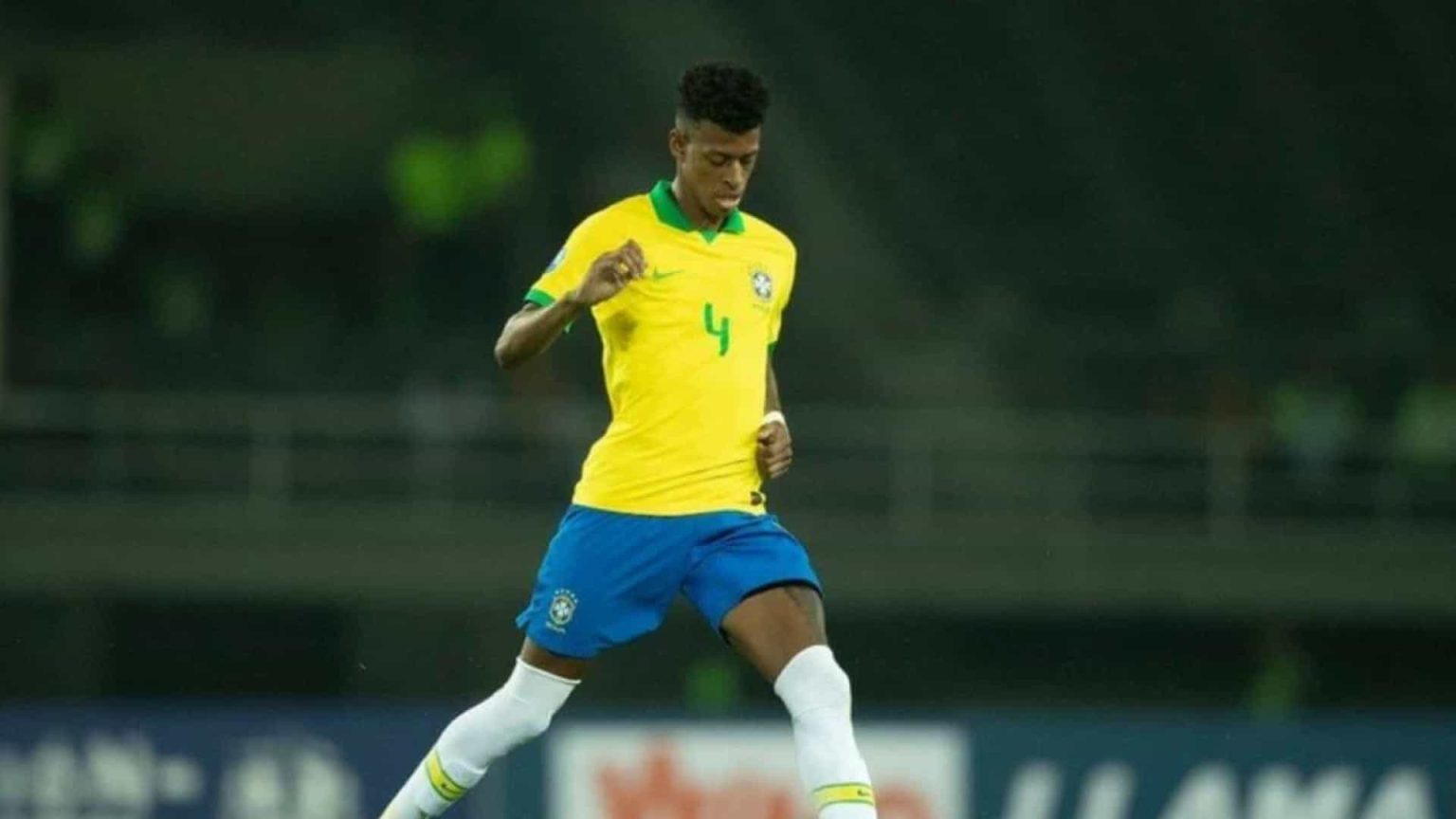 Robson Bambu veste a 3 do Corinthians e quer resgatar a alegria: 'Desafio grande'