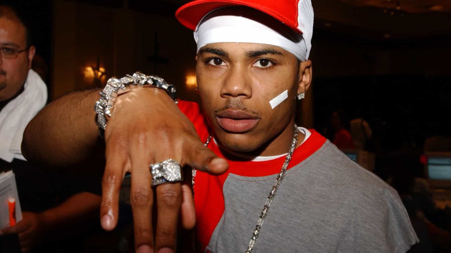 Rapper Nelly se desculpa por vídeo de sexo oral em suas redes sociais