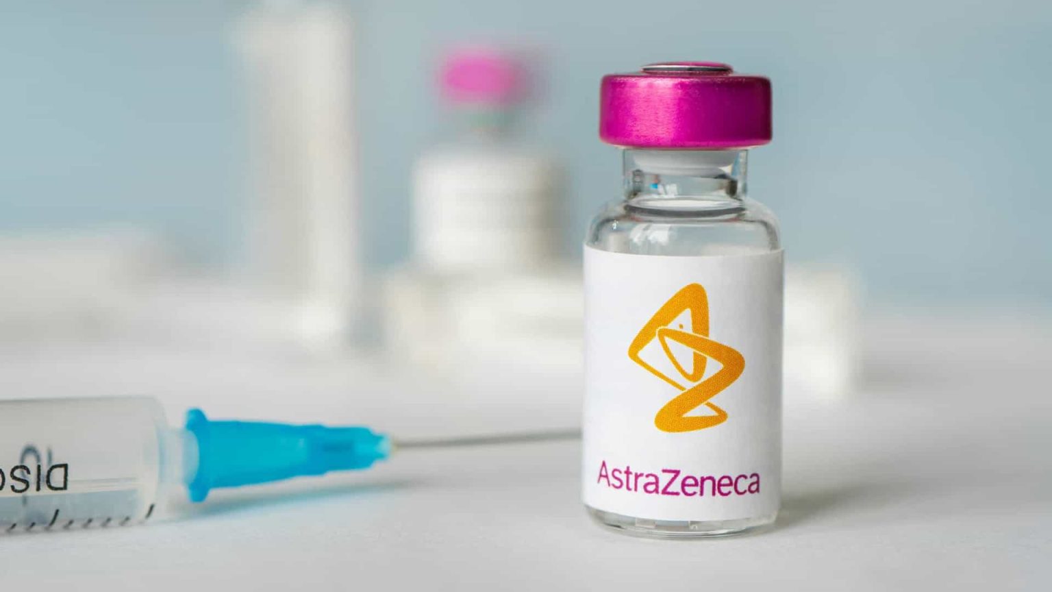 Meia dose de AstraZeneca pode ser usada como reforço, diz pesquisa