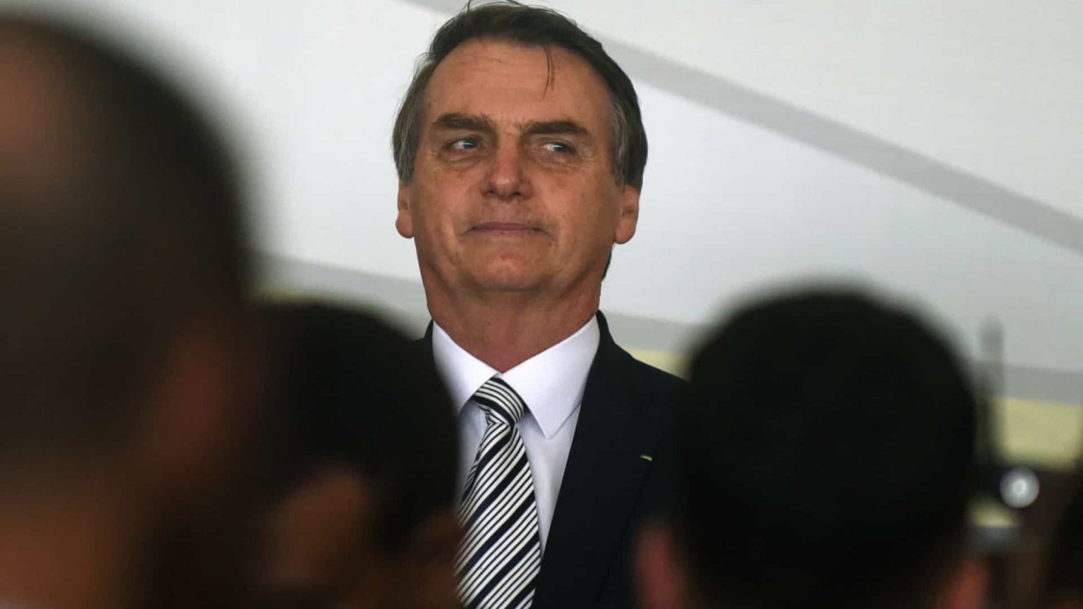 Bolsonaro volta a criticar STF por não julgar ação que pede ICMS único sobre combustíveis
