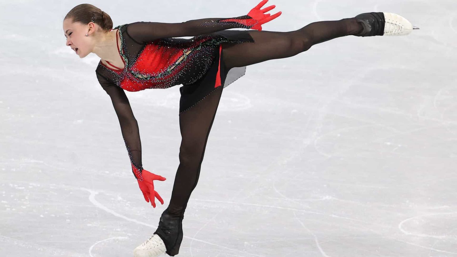 Patinadora russa de 15 anos favorita em Pequim-2022 pode ser expulsa por doping
