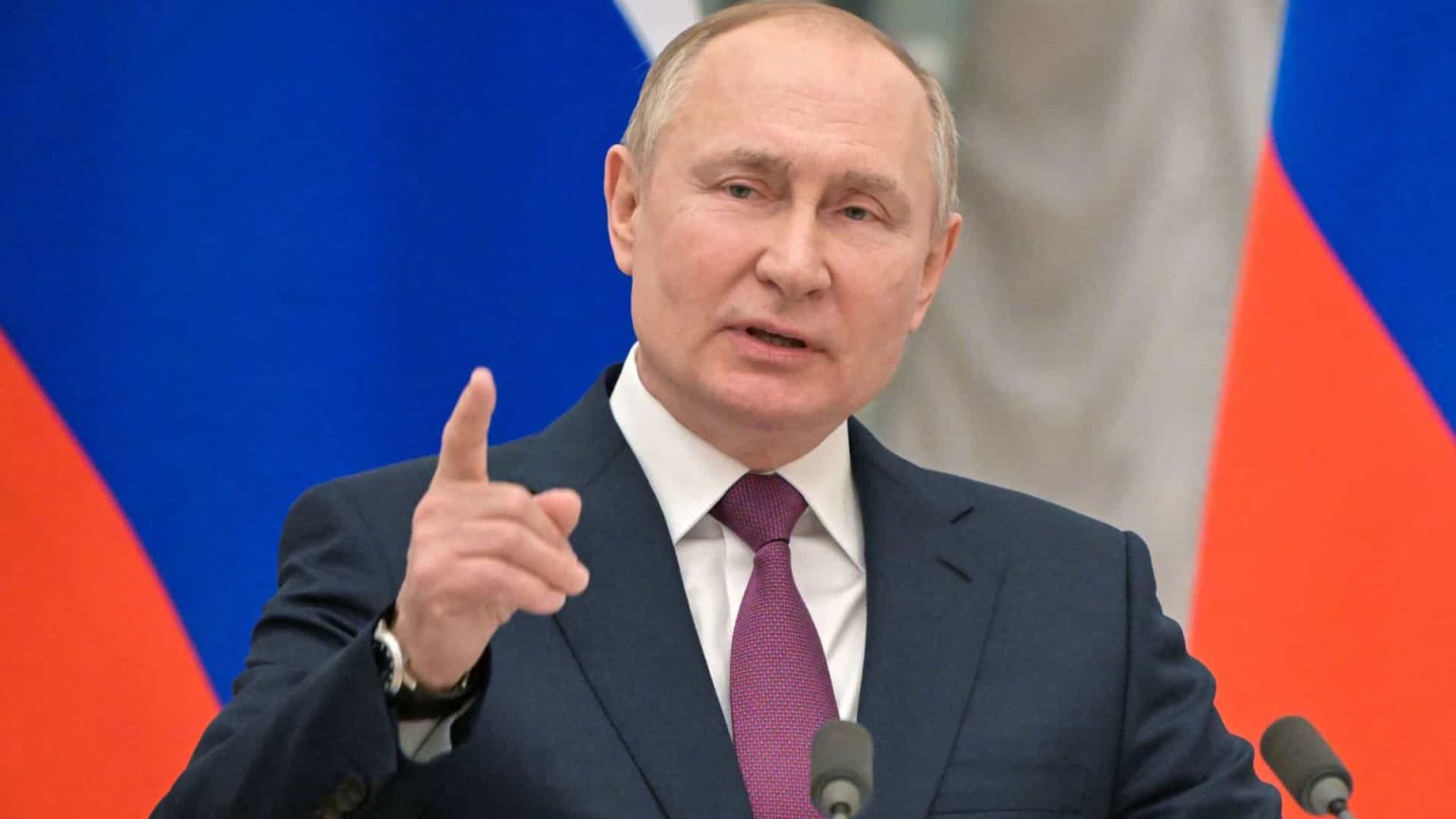 Putin compara sanções a escalada; Otan descarta zona de exclusão aérea