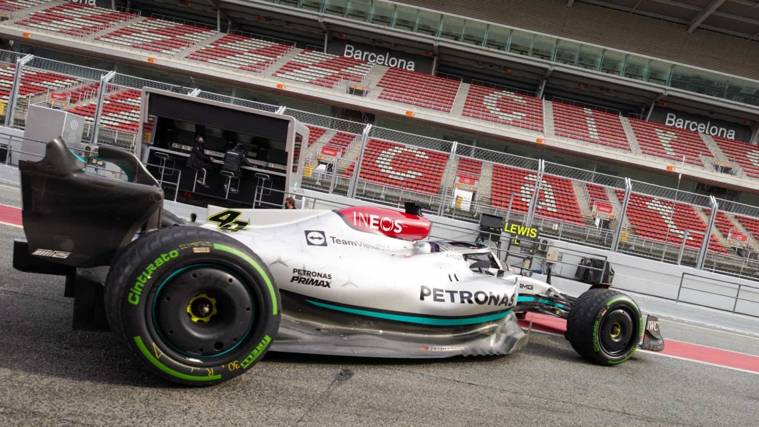 Hamilton lamenta performance ruim em treino: 'Carro estava impossível de pilotar'