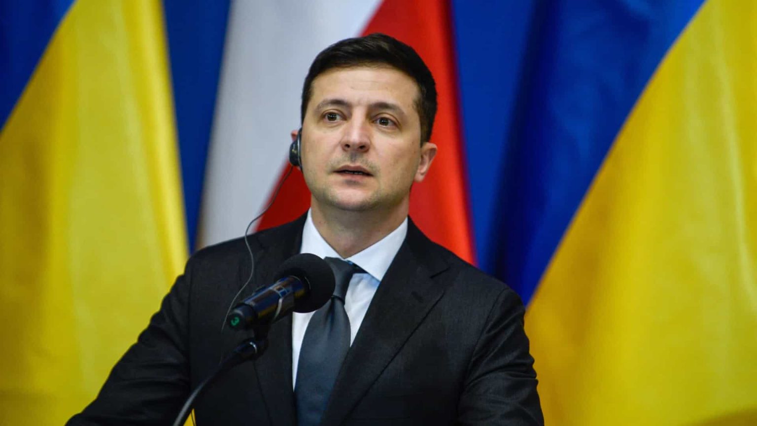 Zelenski promete reconstruir Ucrânia após a guerra e diz que Rússia pagará por destruição