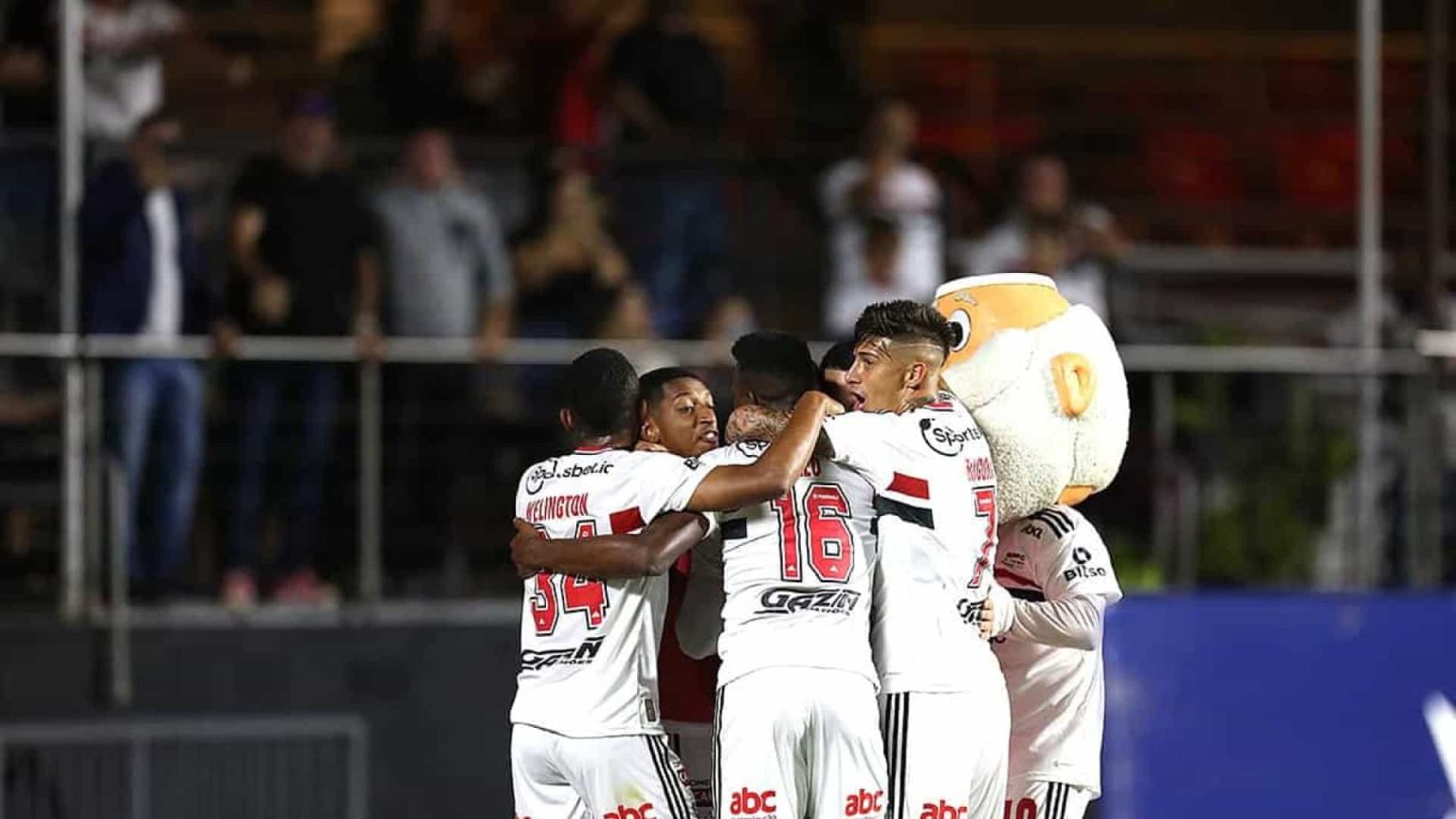 São Paulo elimina o Corinthians e reencontra o Palmeiras na final do Paulistão