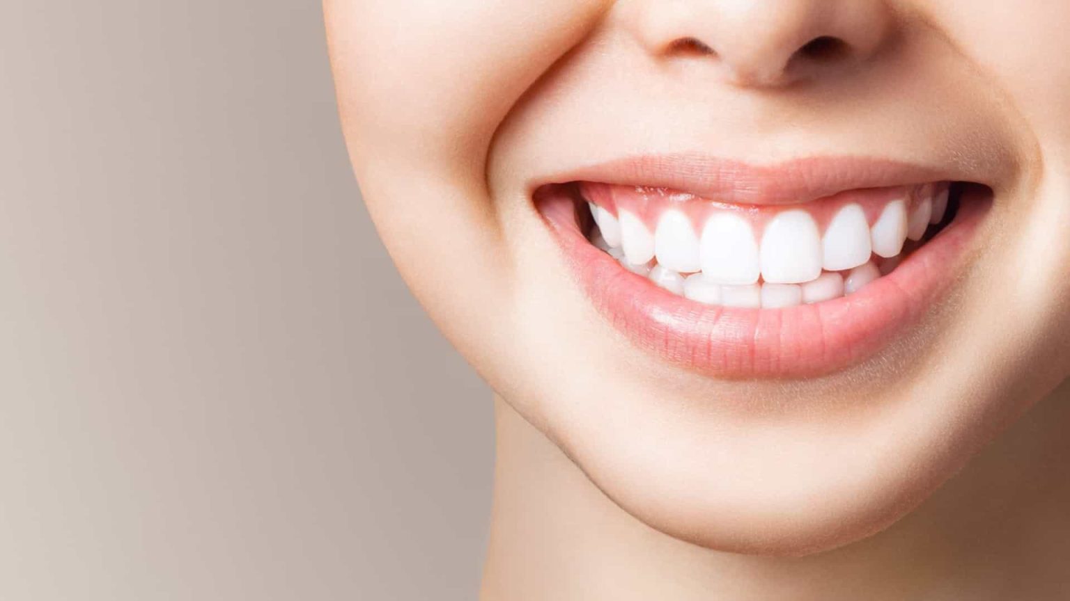 Mito ou fato: O bicarbonato de sódio branqueia os dentes?